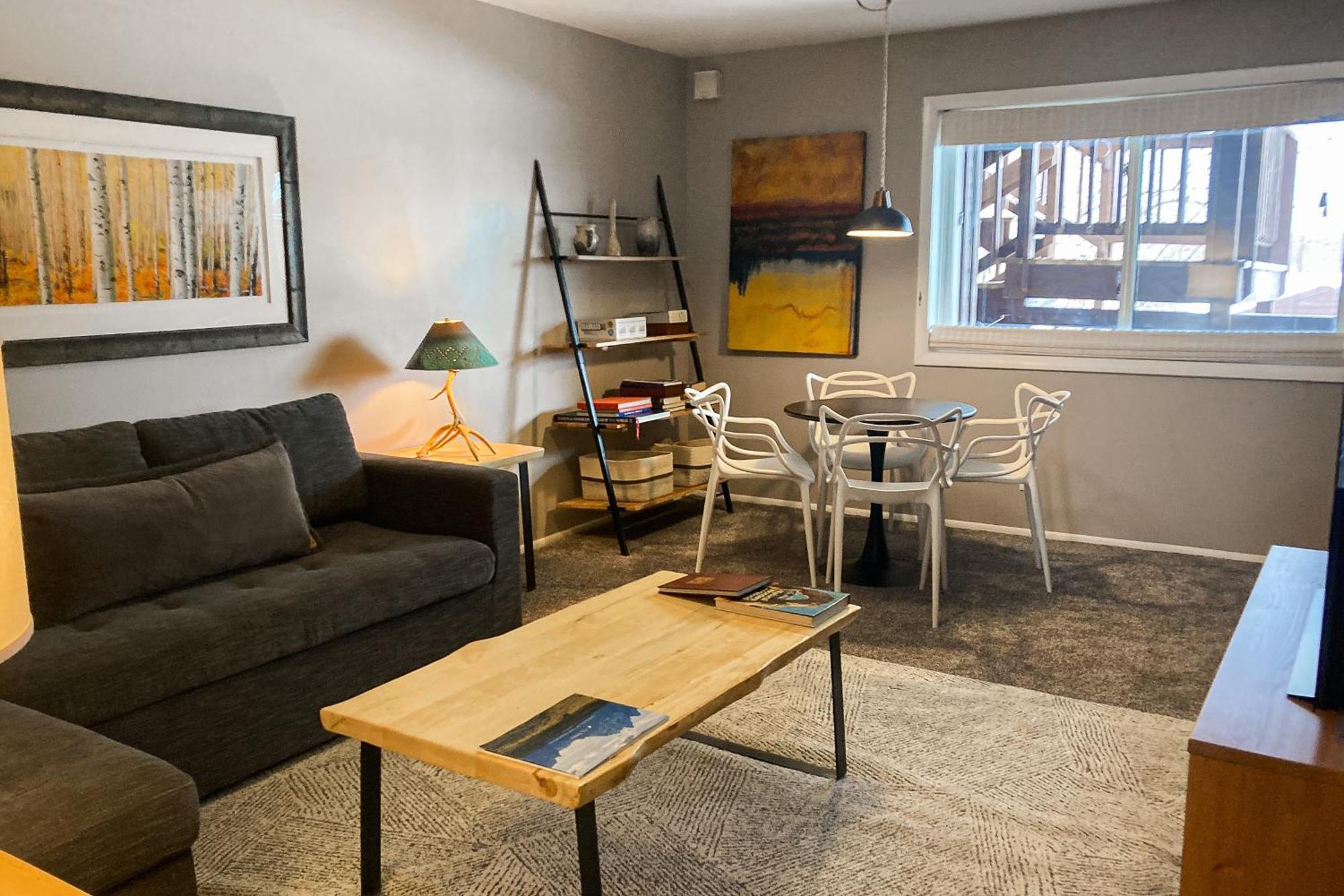 2404 Pitchfork Appartement *